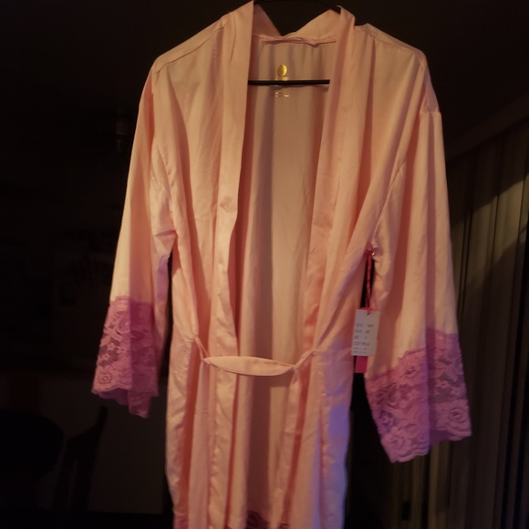 Macbeth Collection Robe - Picture 1 of 1